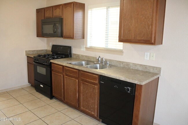 Foto del edificio - 2416 Escape Point St