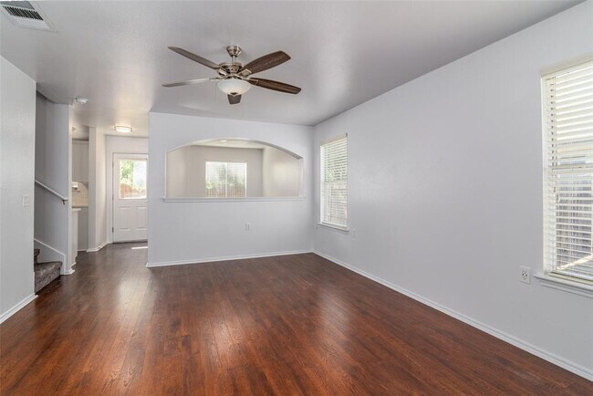 Foto del edificio - 608 Colonial Park Blvd