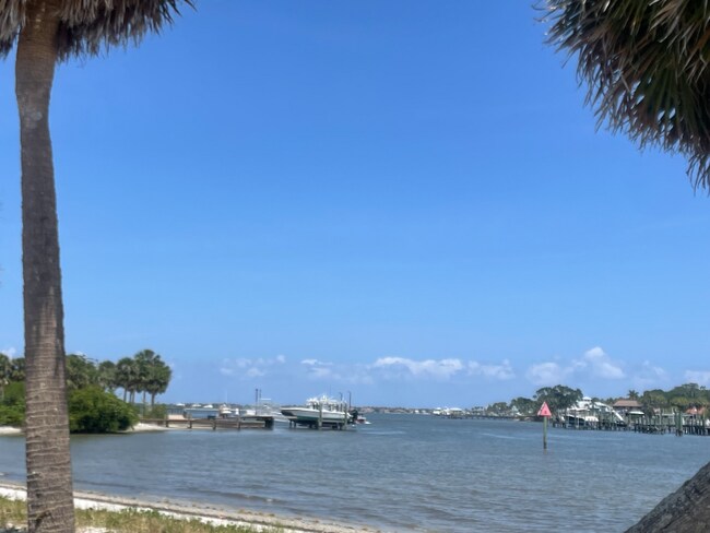 Foto del edificio - 2322 SE St Lucie Blvd