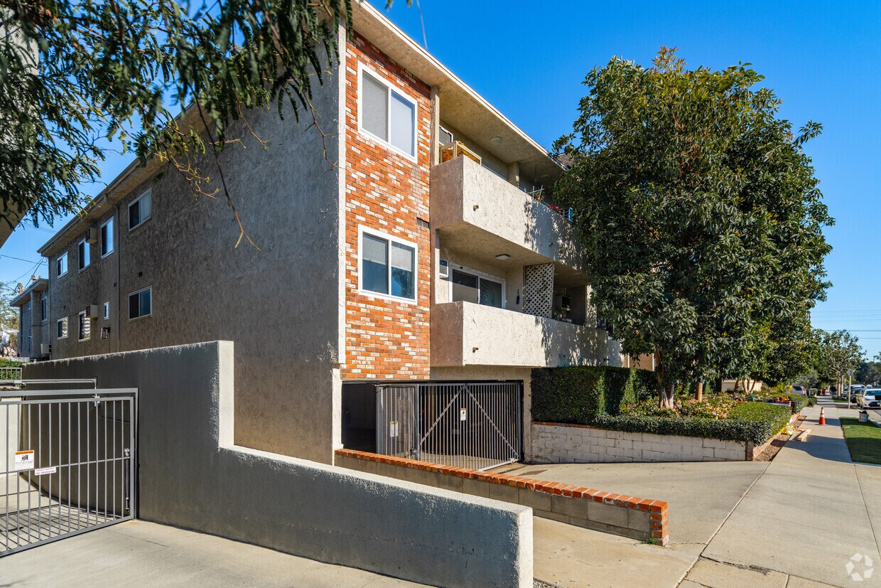 Exterior - 1712 Colby Ave