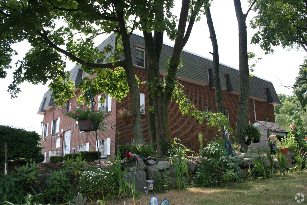 Primary Photo - 433-439 Willard St