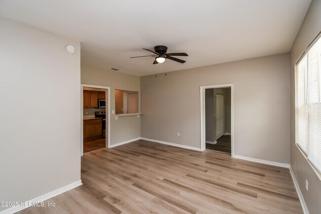 Foto del edificio - 4733 Irvington Ave