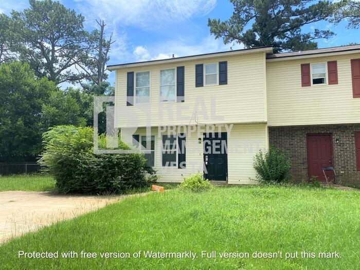 Spacious Townhouse in Bonaire Section 8 Townhome Rentals in