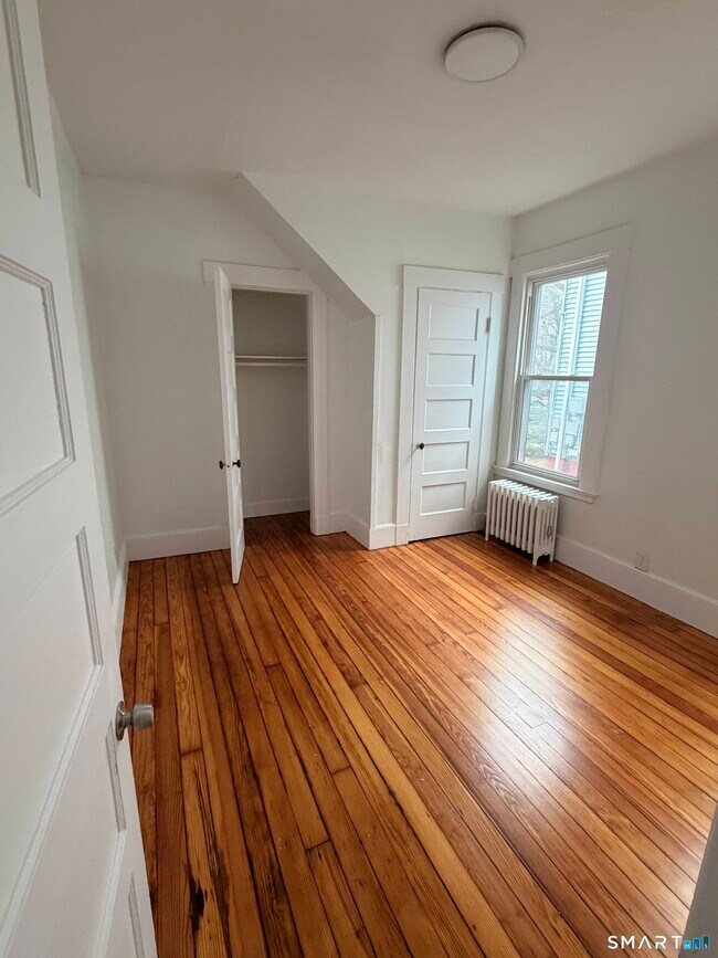Building Photo - 621 Elm St