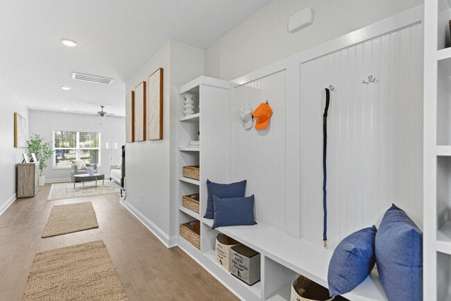 Building Photo - Poplar Creek