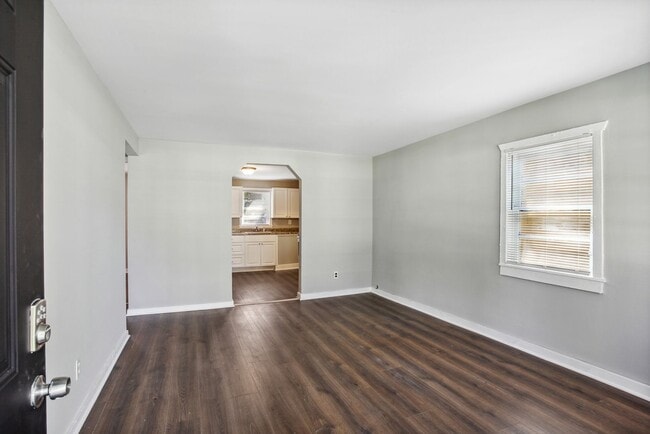 Building Photo - 817 W 44th St