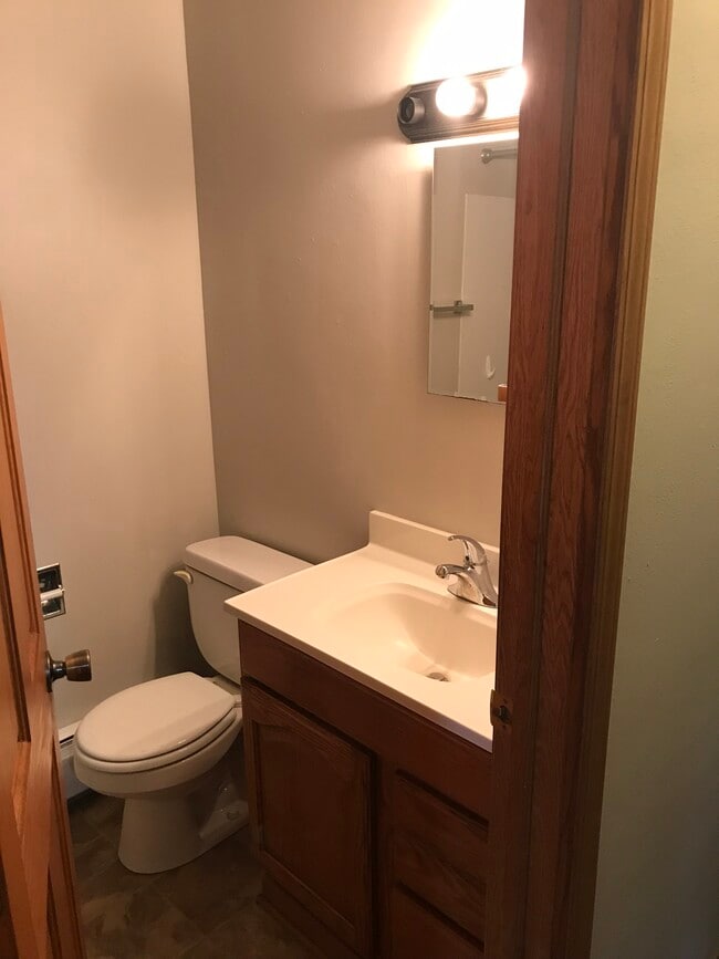 Bathroom - 1035 N Bristol St
