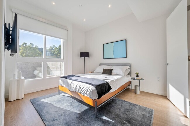 Building Photo - 8820 Belford Ave