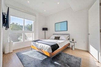 Building Photo - 8820 Belford Ave