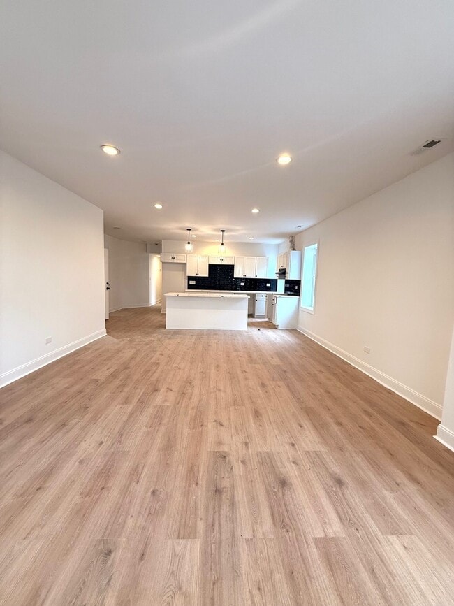 Foto del edificio - 7841 S Essex Ave