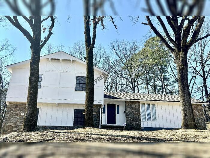 Primary Photo - 722 N Shackleford Rd