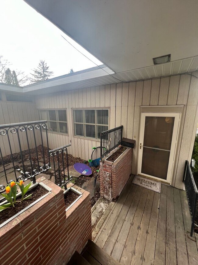 Foto del edificio - 1313-1315 NE Harvey Road
