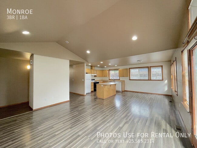 Building Photo - Monroe-