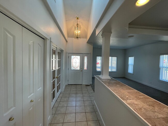 Foto del edificio - Lovely 3 Bed 2 Bath House in River Road Area