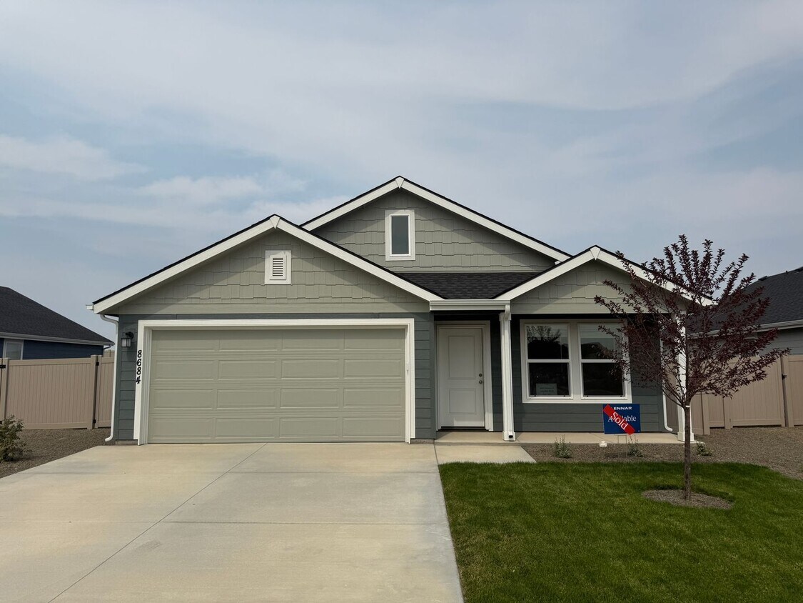 Foto principal - Modern 4-Bedroom Gem in Sweetwater Glen – ...