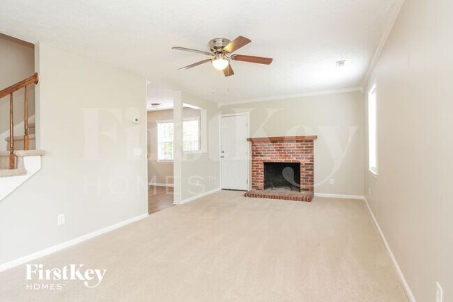 Building Photo - 2325 Oak Leigh Drive