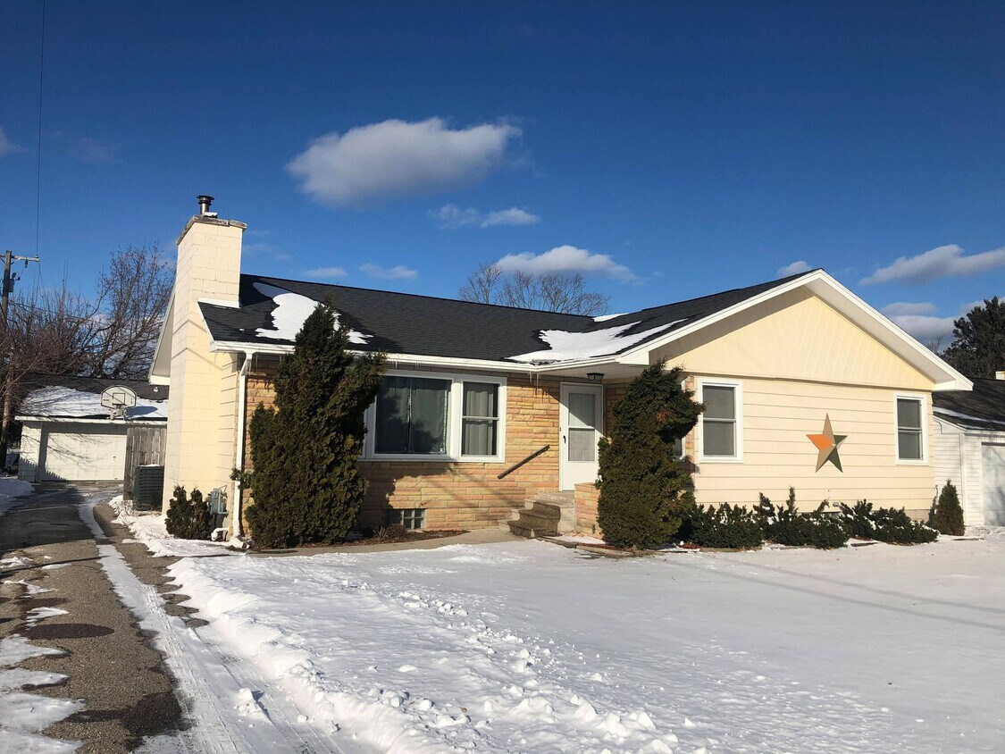 1267 Golf Course Rd, Alpena, MI 49707 House Rental in Alpena, MI
