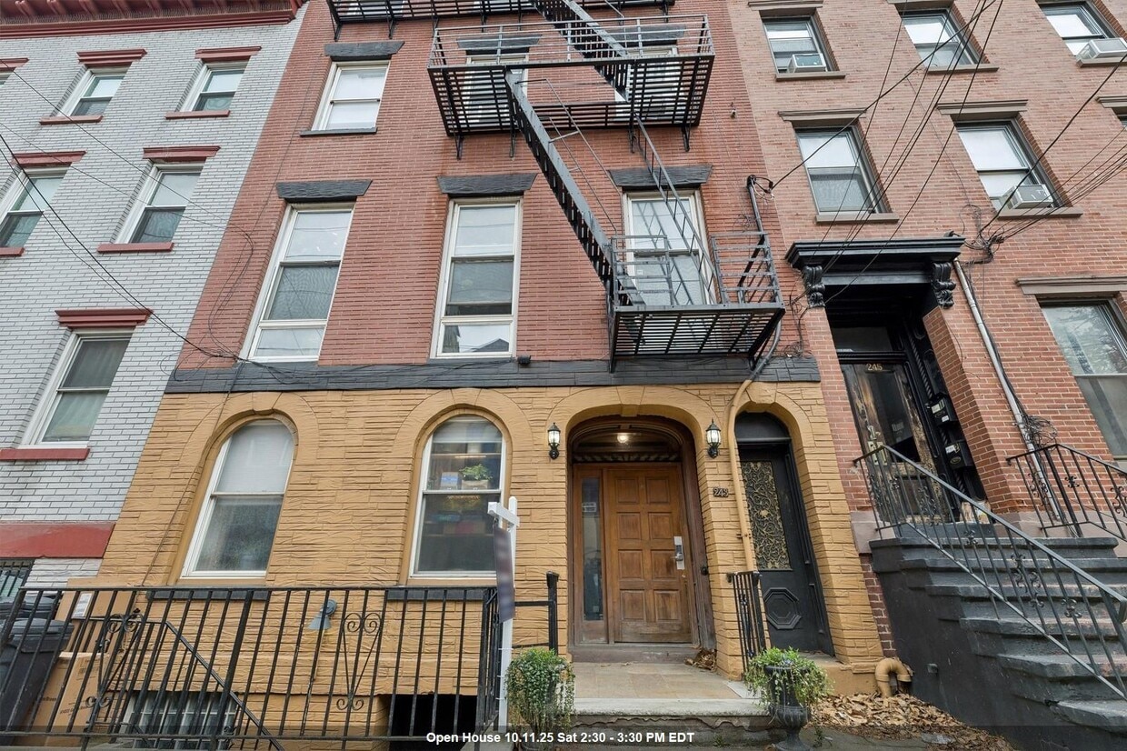 Foto principal - 243 Montgomery St