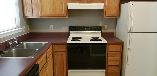Foto del edificio - 2 Bd, 1 1/2 BA, townhouse in Sherwood.