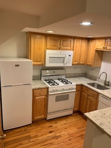 Foto del edificio - 867 W Buckingham Pl