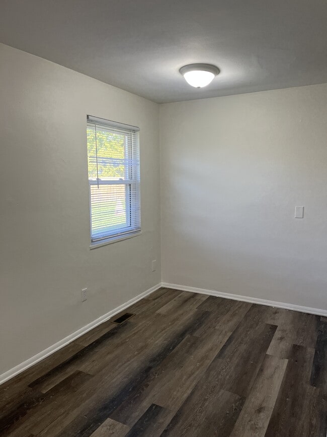 Building Photo - 256 S Harbine Ave