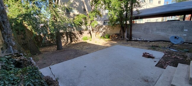 Foto del edificio - 285-287 N Center St Tri Plex