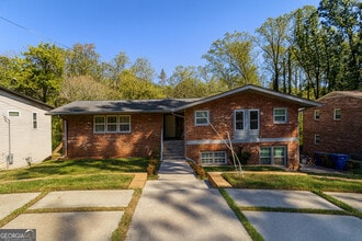 Building Photo - 995 Fleetwood Cir SW