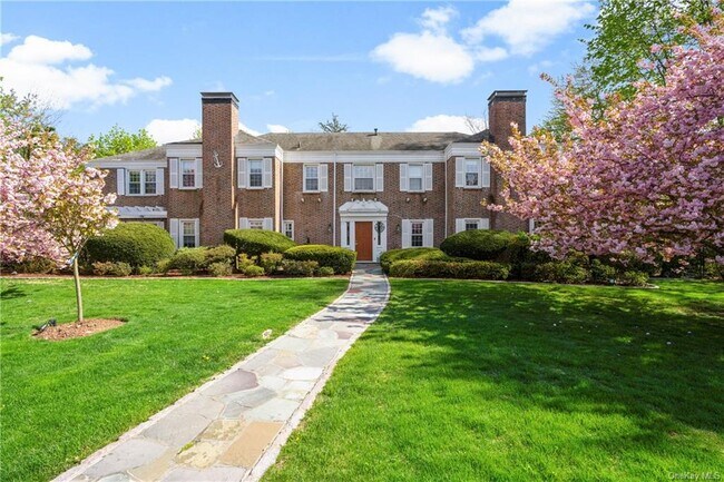 Building Photo - 203 Elk Ave
