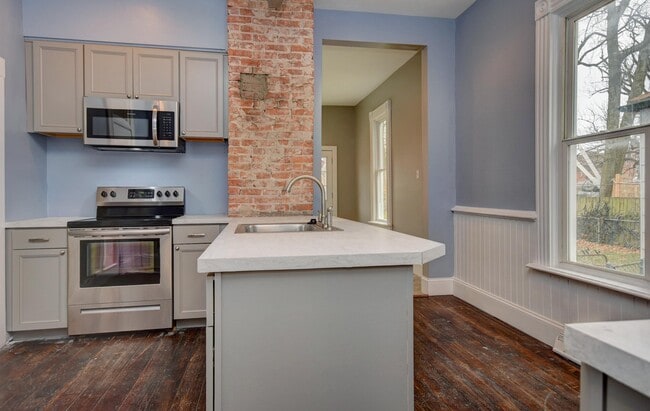 EAT IN KITCHEN WITH ISLAND - 1021 Madison Ave