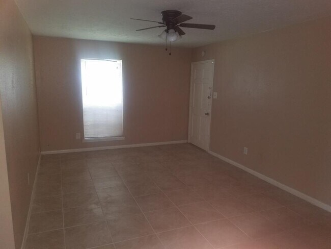 Building Photo - 9330 Tooley Dr