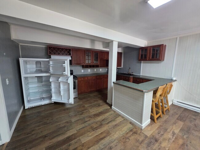 Building Photo - 927 College Ave