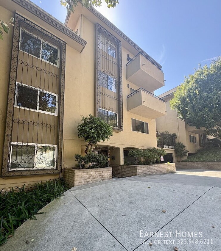 Primary Photo - 6752 Hillpark Dr