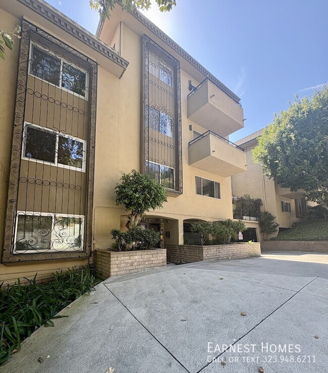 Building Photo - 6752 Hillpark Dr