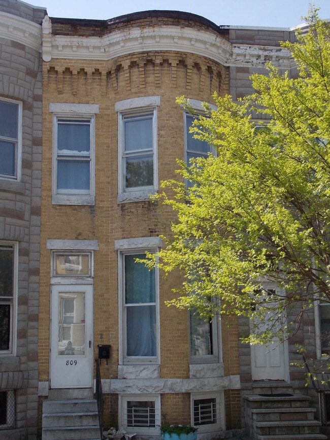 Building Photo - 809 Powers St