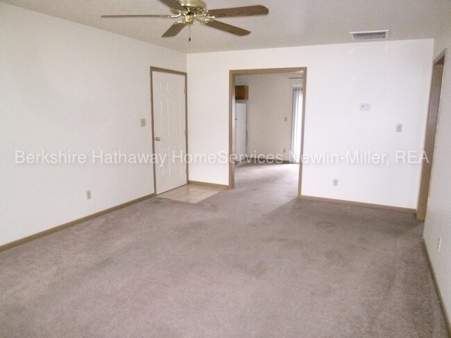 Building Photo - Country Walk Estates - Pets Welcome!*