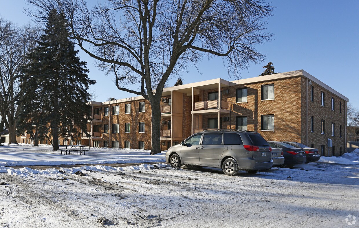 Highcrest Manor Apartments Saint Anthony, MN