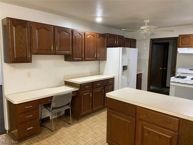 Foto del edificio - 6583 Harris Rd