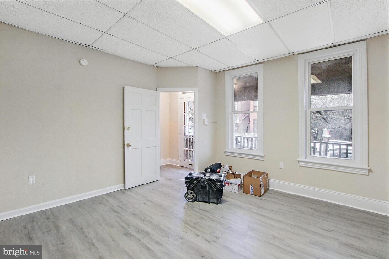 Primary Photo - 322 N Newberry St