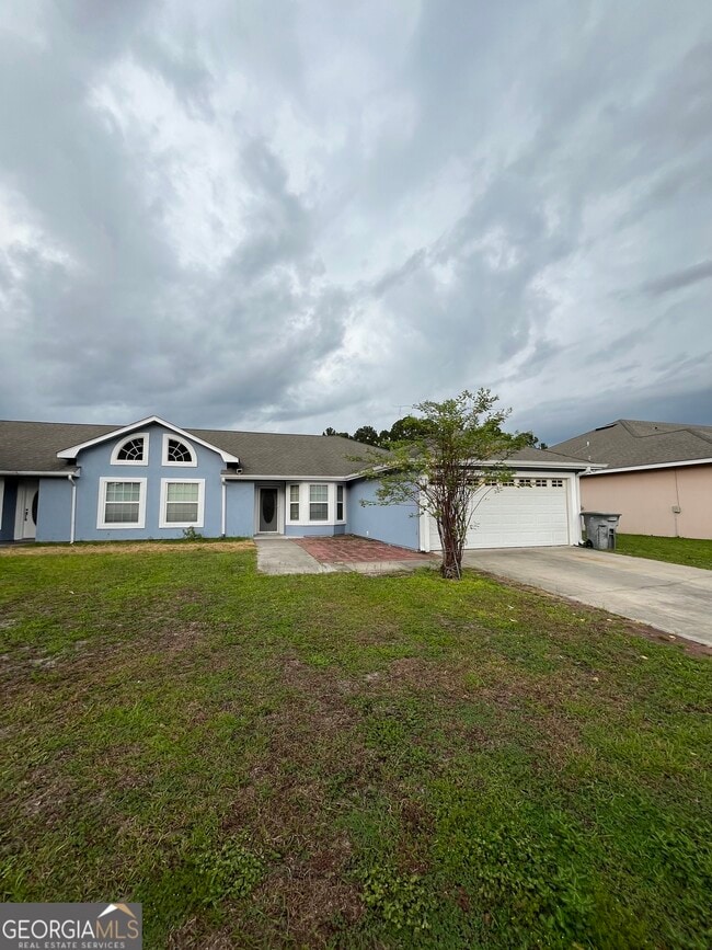 Building Photo - 209 Royal Palms Ave