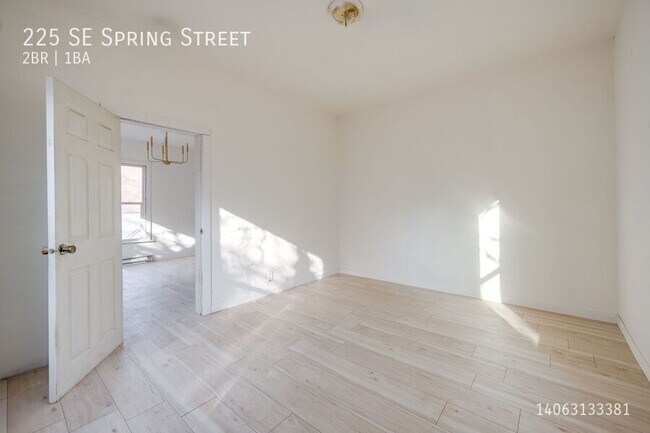 Foto del edificio - 225 SE Spring St