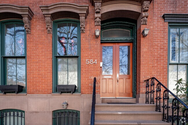 Foto del edificio - 584 Pacific St