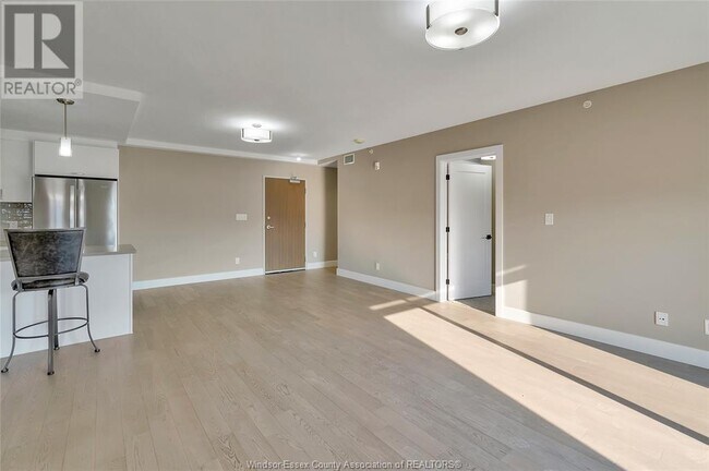 Photo du bâtiment - 2550 Sandwich W Pkwy