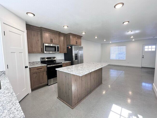 Foto del edificio - 1720 E Main St