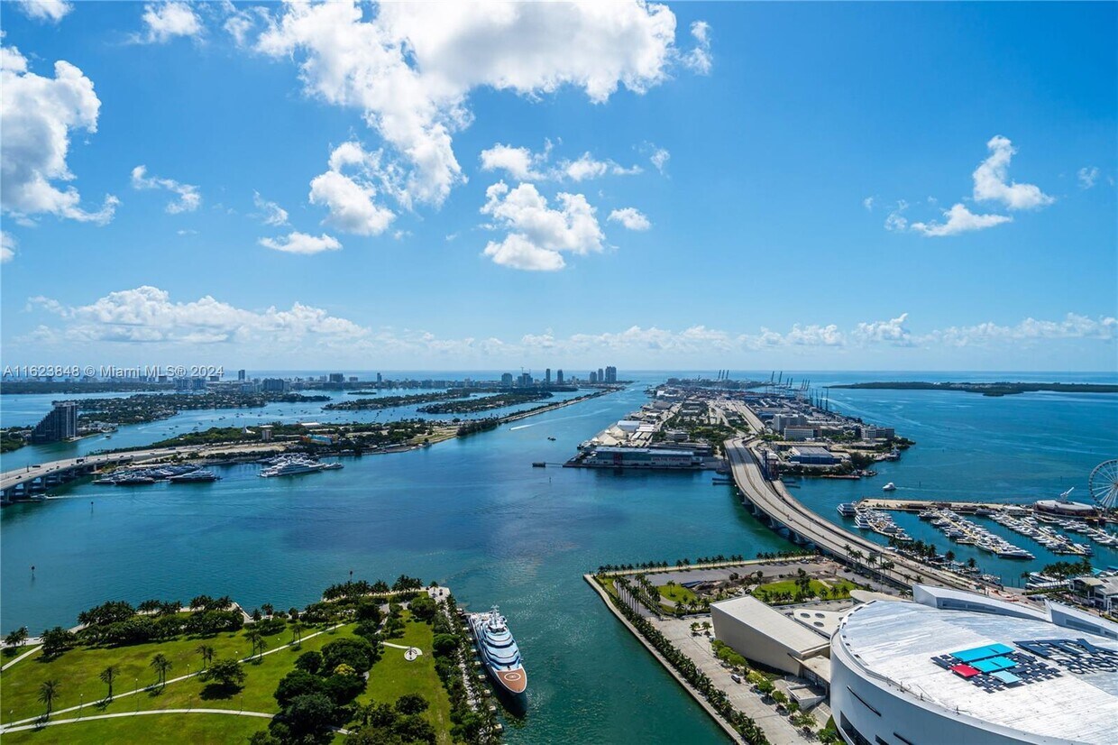 Primary Photo - 900 Biscayne Blvd