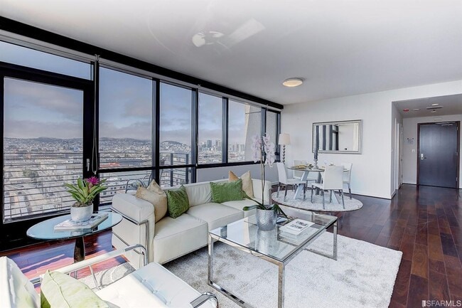 Foto del edificio - 2 BD 1.5BA Condo with Views! Location! Pen...