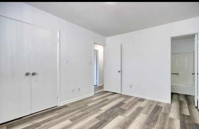 Foto del edificio - 1490 Turkey Ridge Rd