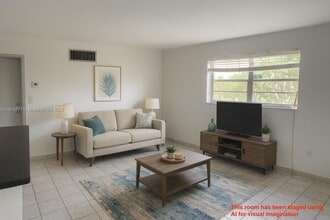 Building Photo - 465 S Royal Poinciana Blvd
