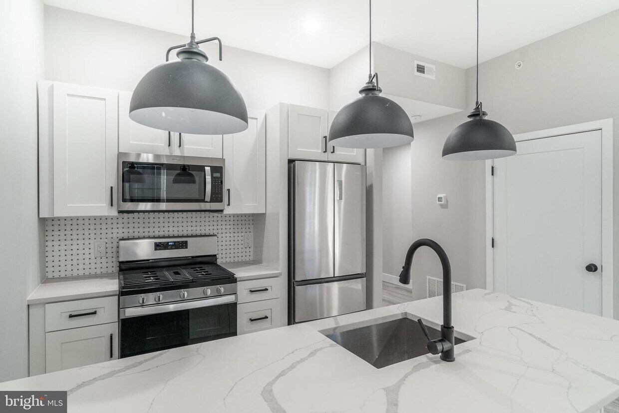 1715 Montrose St Unit 3, Philadelphia, PA 19146 Room for Rent in