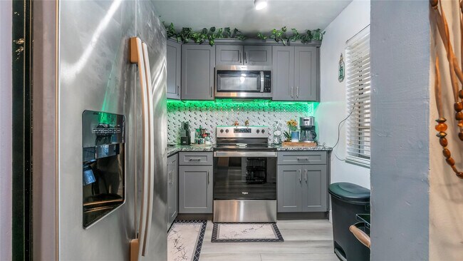 Foto del edificio - 3001 NW 48th Ave