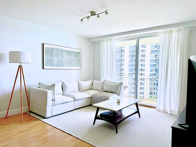 Building Photo - 770 Claughton Island Dr